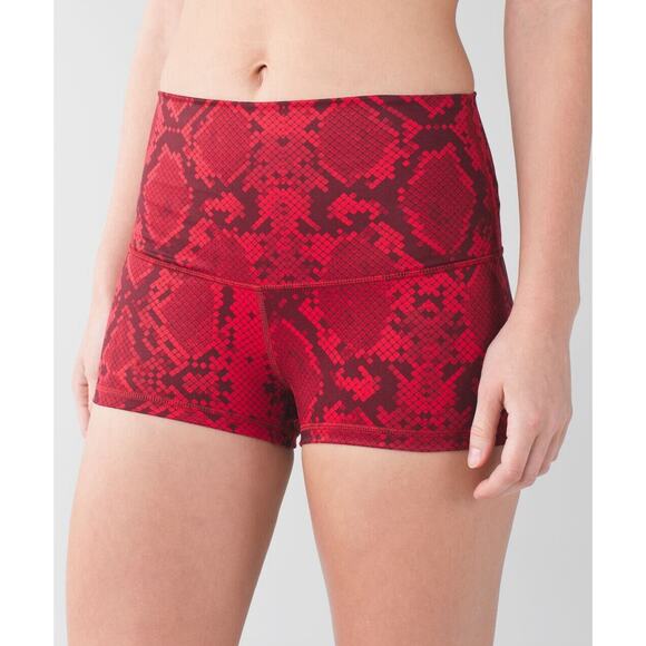 Lululemon Boogie Shorts Black Red Snake Size 4 Fold Over Option Ziggy Cranberry - Picture 1 of 10